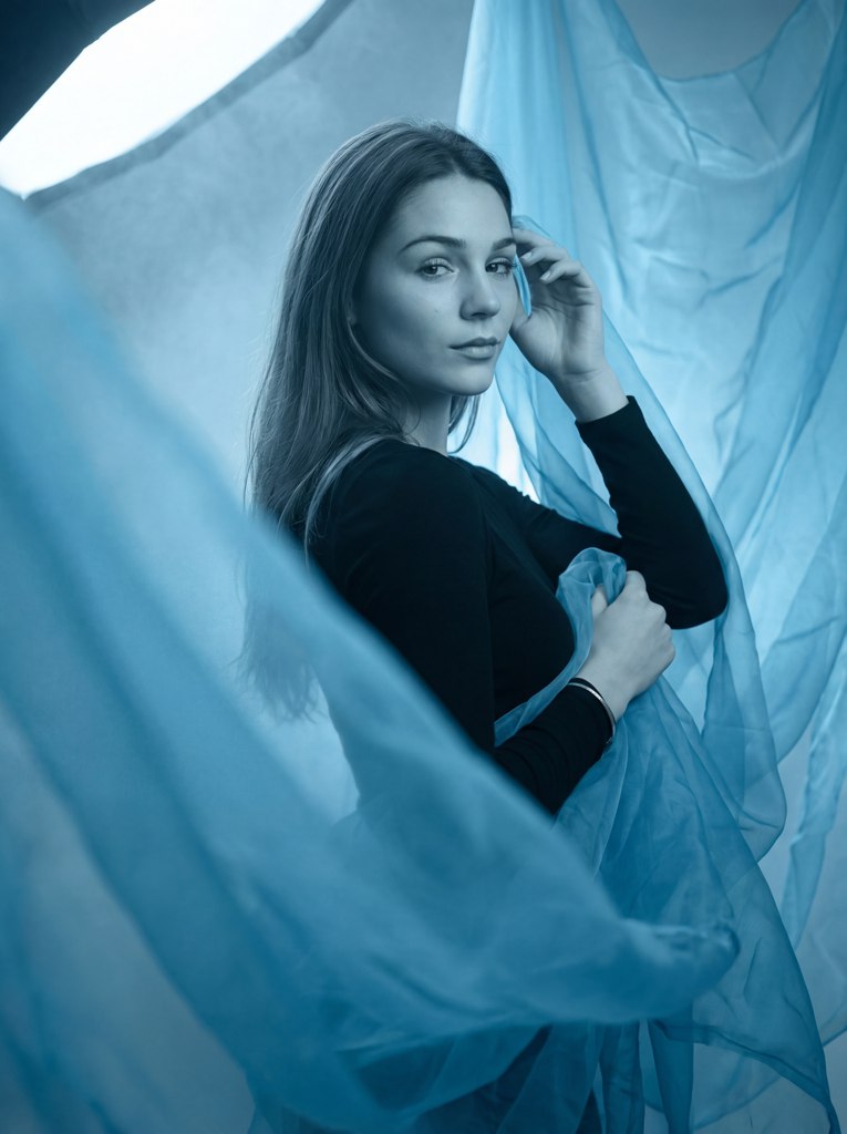 Создайте уникальную фотосессию с нейросетью на ткани — пример результата