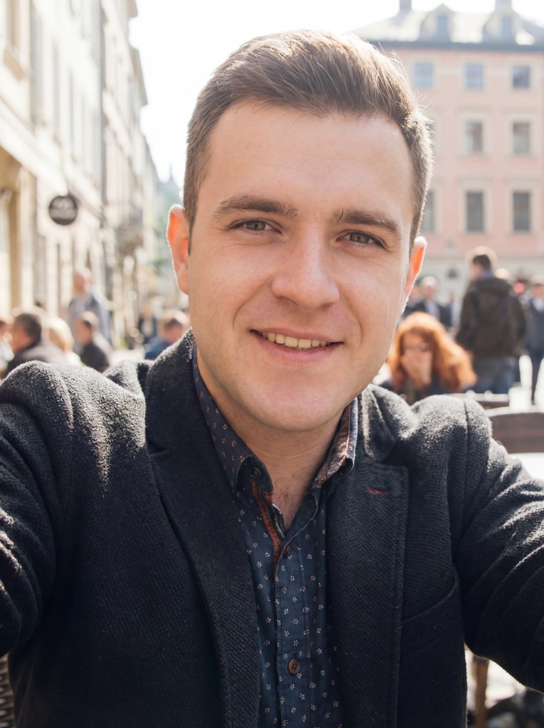 Убрать бороду и усы с фотографий онлайн — пример результата